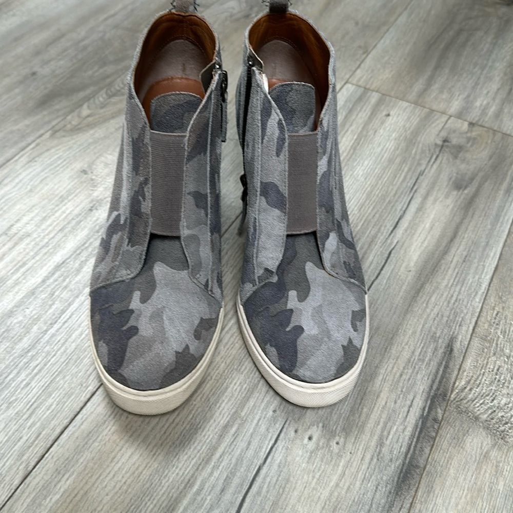 Paolo gray camo wedge sneakers